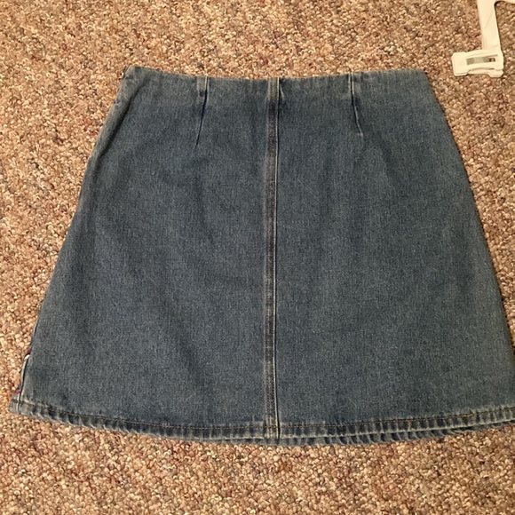 Francesca’s floral embroidered skirt - Picture 2 of 3